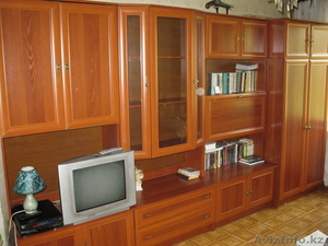 Продам стенку,  кровать,  прихожую #25311