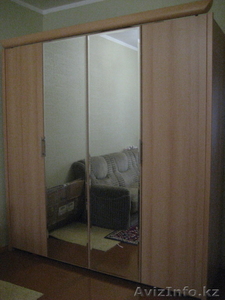 Шкаф четырехстворчатый с зеркалами 