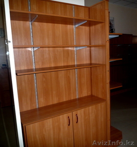 Стеллажи,  полки,  витрины для магазина обуви(одежды) #43047