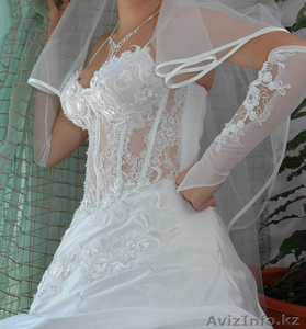 Свадебное платье белого цвета,  гипюровый верх,  прозрачный,  выбитый,  размер 42-44 #61194