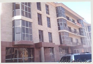 в новом построенном жилом комплексе 