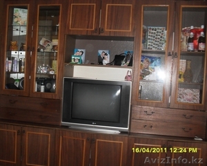 Продам мебель б/у:стенка, кух.шкафчики со столом, диван, кровати #243739