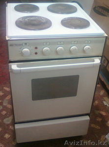 Продам б/у электроплиту фирмы Bompani в хорошем состоянии,  не дорого. #368759