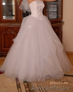 ПРОДАМ СВАДЕБНОЕ платья платья из ОАЭ с фатой платье пышное и очень красивое!сос #393401