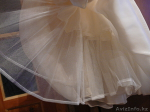 Нарядное платье белое,  с кремовым оттенком,  р. 44 #404752