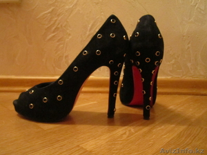 Christian Louboutin #478047