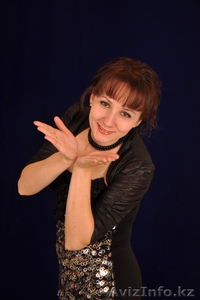 Ведущая Елена Лесина #666395