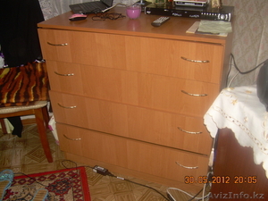 Продам мебель в отличном состоянии: шифонер,  камод,  кухню,  прихожую #678690