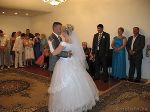 ПРОДАМ ОФИГЕННОЕ СВАДЕБНОЕ ПЛАТЬЕ #738563