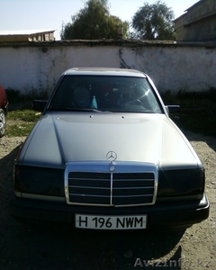 Mersedes Bens-200 #743312