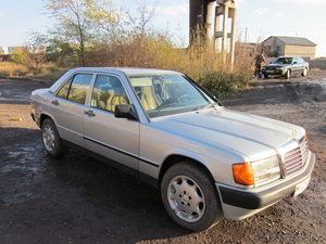 мерседес  бенс  190 Е #736540