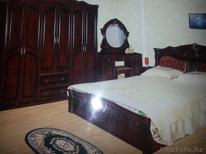 Спальный гарнитур. Красное дерево #786654