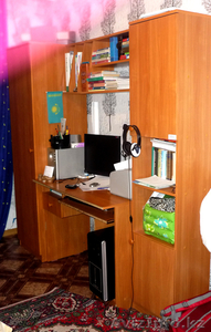 ПРОДАЮ ШКАФ СО ВСТРОЕННЫМ КОМПЬЮТЕРНЫМ СТОЛОМ #809831