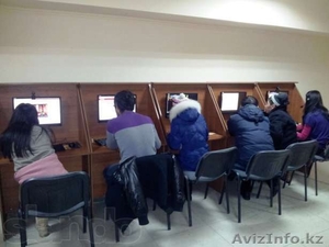 Интернет-кафе на проезжей части,  доходное место. #826993