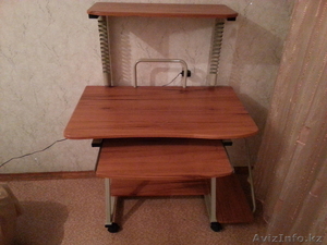 Продам компьютерный стол в хорошем состоянии  #841385