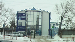 Сдам первый этаж торгового дом в центре #830747