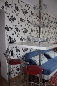 Продам барную стойку с двумя барными стульями для кухни. #887236