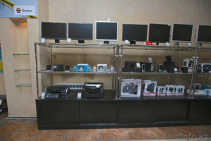 Продаются витрины стеллажи столы тумбы бывшие в употреблении в отличном состояни #901070