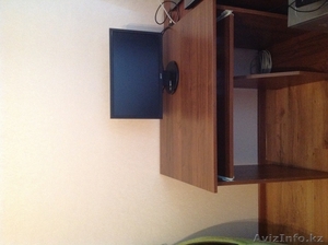 Удобный компьютерный стол #893377