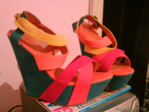 яркие летние босоножки #950708