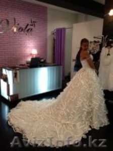 свадебное платье,  шикарное,  белого цвета,  се шлейфом,  размер (s-m) #948994