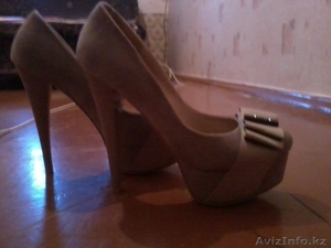 туфли бежевые на каблуках,  38 размер #953244