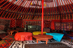 казахская юрта с внутренними оборудованиями #955483