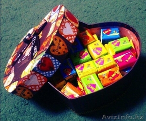 Лучшее для девушки! Подари вкусный подарок,  блок жвачки Love is... #962800