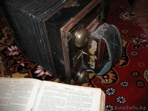 Гормошка и книга со времен отечественной войны #973754