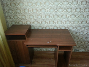 Продам компьютерный стол с шкафчиком и полками. #986194