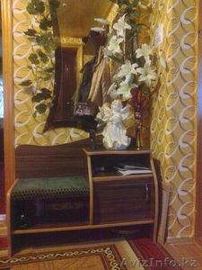 Симпатичная тумбочка в прихожую #986218