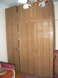 Шкаф с антресолью в хорошем состоянии #997913