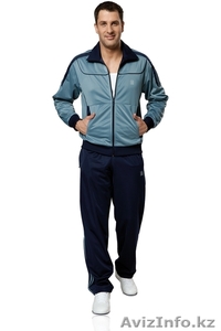 Мужской спортивный костюм 