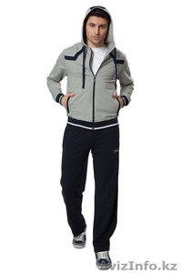 Мужской спортивный костюм 