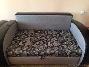 Диван серебристого цвета #1016356