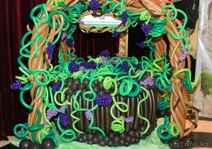 Оформление праздников шарами, тканью, живыми цветами. #1064198