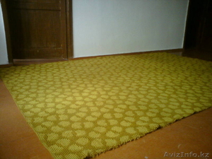 Палас,  Кровать,  Гардина #1073819