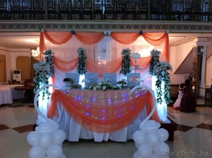 Оформление тканями и воздушными шарами #567031