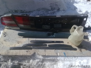 Mitsubishi Galant задний фонарь левый,  обшивки багажника сидан,  крышка запаски #1115283