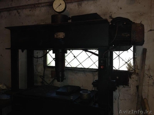 Продажа двух стоечного гидравлического пресса б/у #1123508