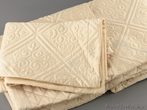 Покрывало ЭТРО и БЛЮМАРИН со стразами Сваровски по 13000 тенге. #1165096