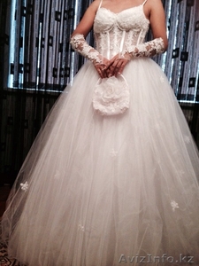 Продам! свадебное платье с перчатками и сумочкой #1155857