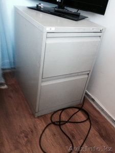 Железный шкаф для хранения документов в отличном состоянии #1165733