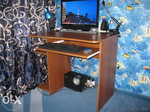 Комфортабельный компьютерный стол #1172542