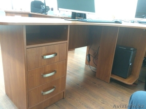 Угловой офисный стол с тумбой #1177646