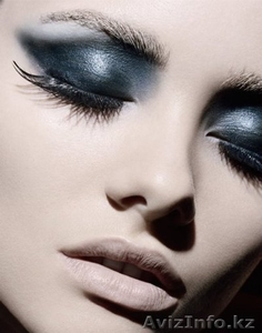 Professional Make Up #1180036