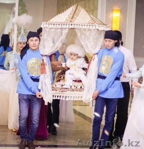 Вывод ребенка на троне,  верблюде #1218757