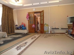 квартира просторная и теплая,  хорошие соседи,  малосемейный дом,  много магазинов  #1221584