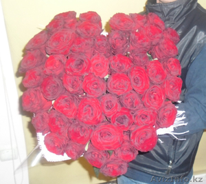 Сердце из 51 красной розы,  высота 70 см. #1267536