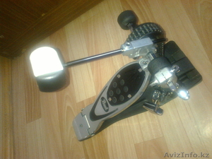 Продам педаль на бас барабан PEARL P-2000 C #1277159